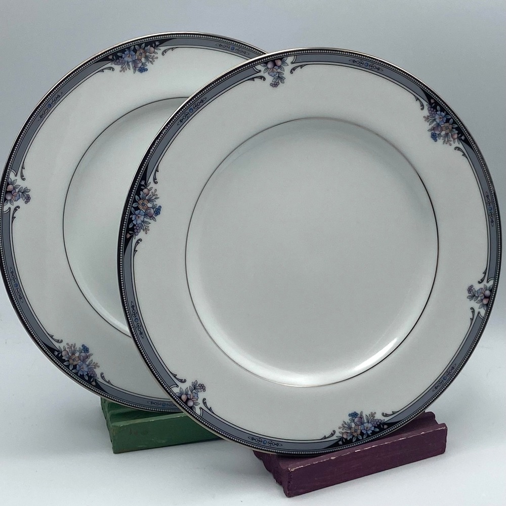 Noritake Squirewood Salad Plates Set of Two Black Gray Blue Flowers #4013